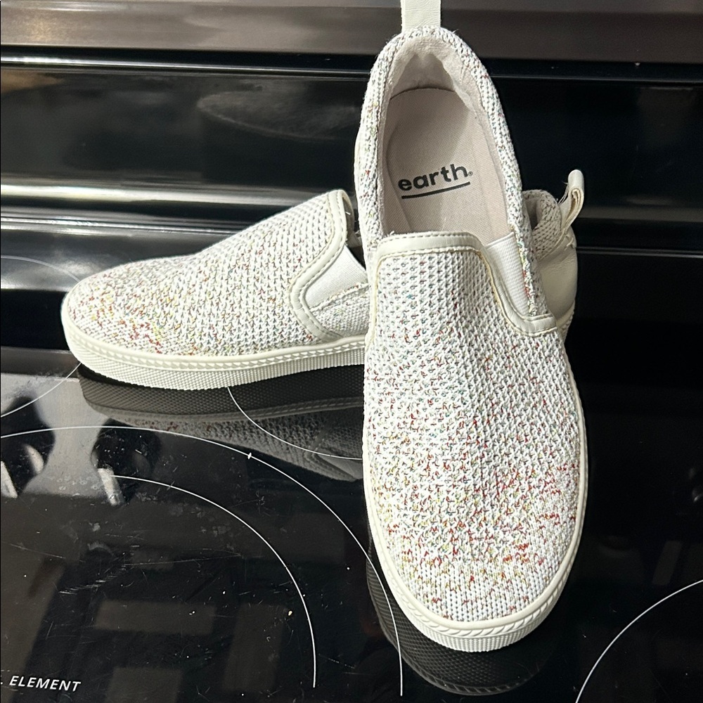 White EARTH Slip-On Shoes